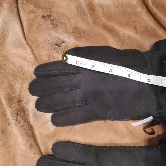 UGG genuine shearling gorgeous gloves! ladies size small in rich black. nwt. - Picture 6 of 11